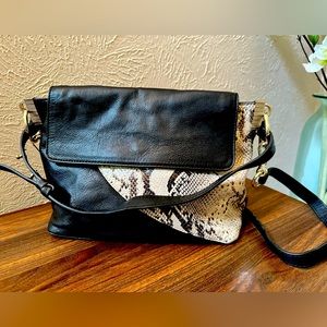 EUC Vince Camuto 100% Leather & Snakeskin embossed Handbag